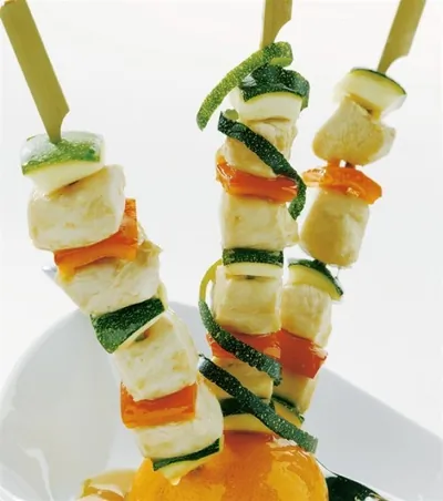 «Ежик» из куриных грудок и цитрусовых