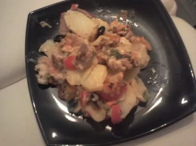 Мясо с овощами под сливочно-сырным соусом