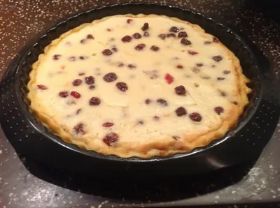 Клафутти с грушами и сушеной вишней