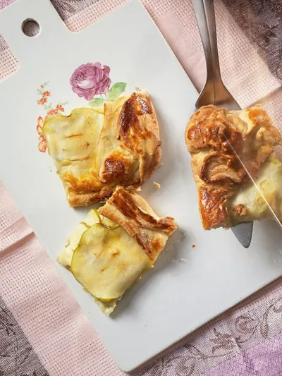 Пирог с творогом и яблоками