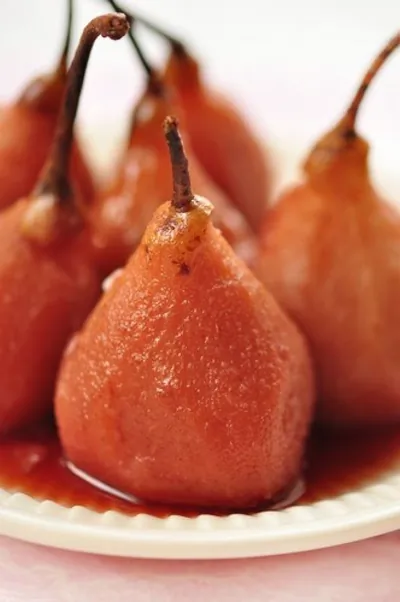 Груши с клюквой в медовом сиропе со специями