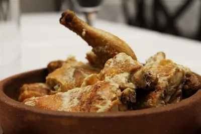 Цыпленок по чкмерски (цыпленок в чесночно-молочном соусе)