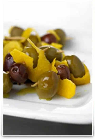 Оливки, маринованные в водке, джине и вермуте