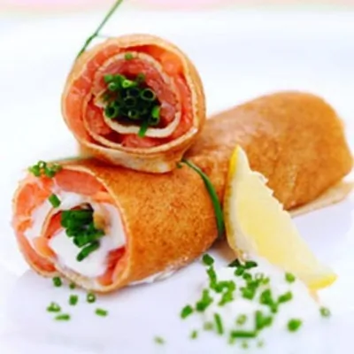 Рулетики с лососем