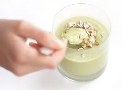 Йогурт из ананаса и авокадо