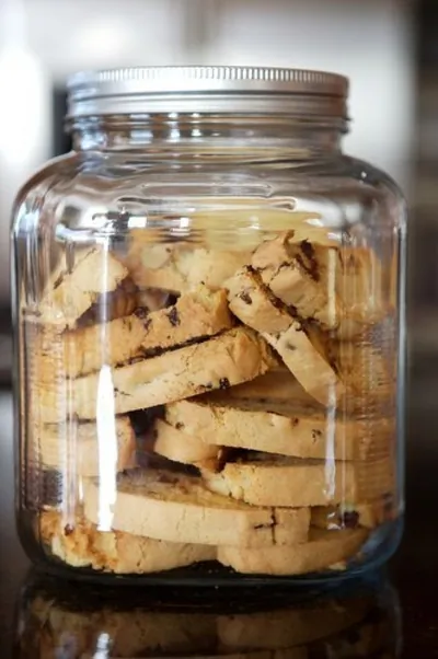 Бискотти с черным перцем и инжиром