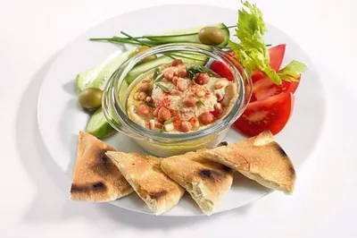 Хумус с кедровыми орехами и кайенским перцем