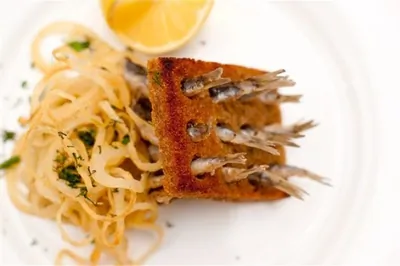 Хамса с луковыми кольцами