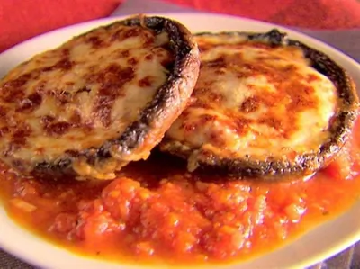 Баклажаны с пармезаном под соусом маринара