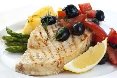 Рыба-меч с томатной закуской по сицилийски