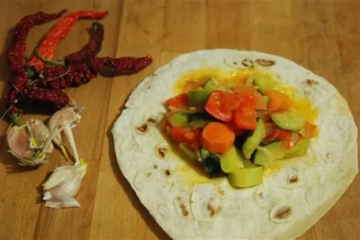 Тушеные овощи в лаваше