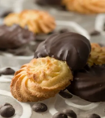 Курабье в шоколадной глазури