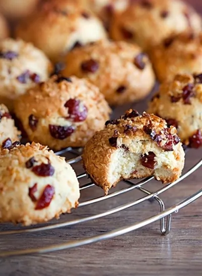 Низкокалорийное овсяное печенье с вишней и цедрой