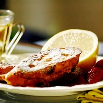 Тосты с малиновым пюре