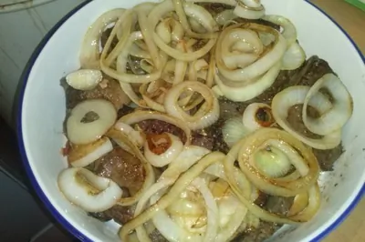 Печень по берлински с яблоками