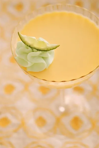 Апельсиновый поссет с лаймовыми взбитыми сливками