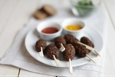 Котлеты из говядины с соусом табаско