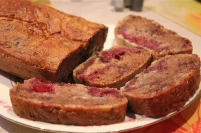 Манник на кефире с ежевично-банановым кремом и какао