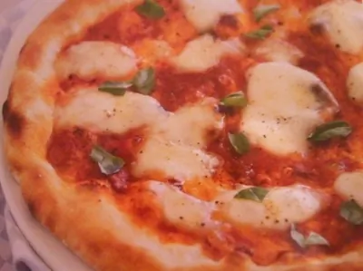 Пицца «Маргарита» на хрустящем тесте