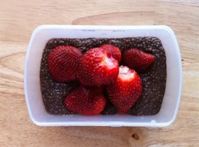 Шоколадная тапиока с ванилью и клубникой