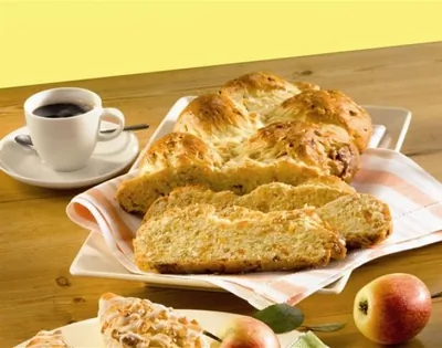 Абрикосово-миндальная плетенка