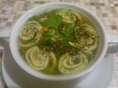 Суп с блинной лапшой (Minestra di frittata)