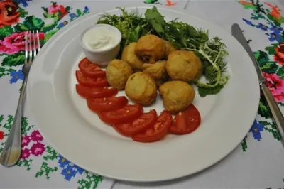 Грибы в кляре со сметаной