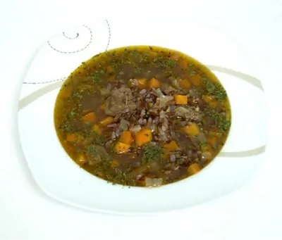 Суп из красного риса с говядиной