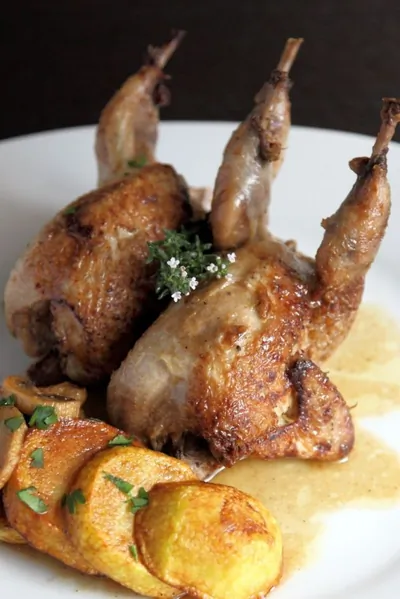 Перепелки (перепела), тушеные с тимьяном