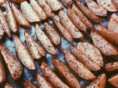 Молодой картофель по деревенски с паприкой