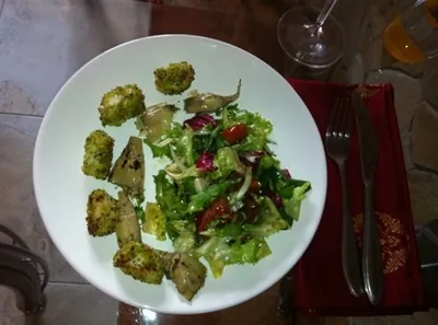 Салат с зелеными гребешками и артишоками