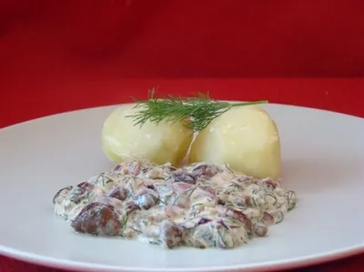 Опята в сметане с зеленью