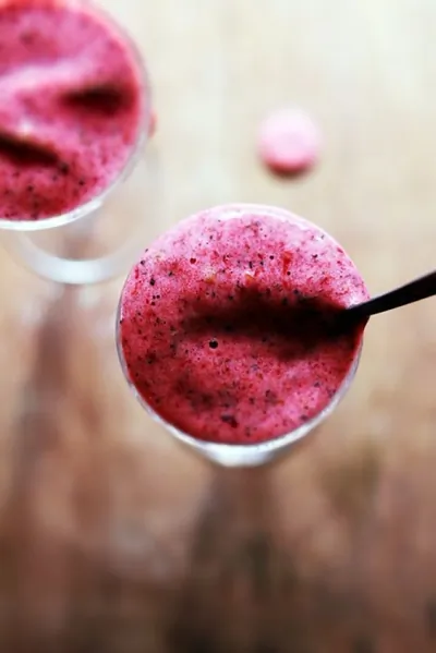 Холодный ягодный десерт с мятой