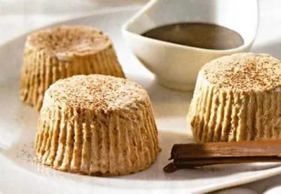 Парфе из миндаля и нуги с шоколадным соусом