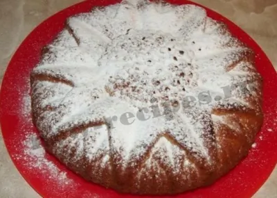 Банановый пирог с сахарной пудрой