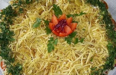 Слоеный салат с картофелем, карбонадом и сыром