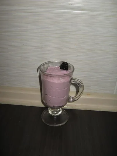 Сладкий творог с ежевикой