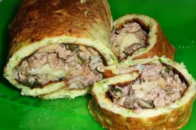 Рулет из кабачков с грибами и фаршем
