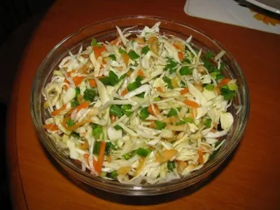 Капустный салат со сладким перцем и луком