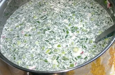 Окрошка на курином бульоне с редисом