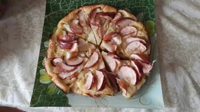 Шарлотка со сметанным тестом