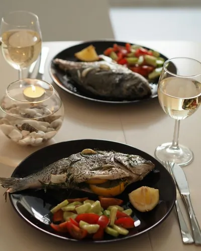 Дорада с розмарином и тимьяном