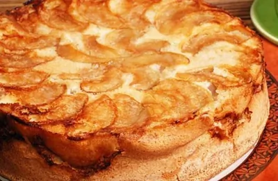 Шарлотка с тертыми яблоками