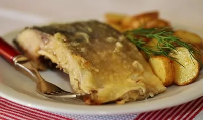 Запеченный карп без костей в собственном соку, в специях и лимоне