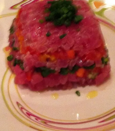 Слоеный тартар из тунца