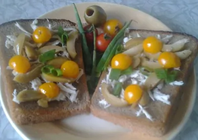 Бутерброды с курицей и оливками