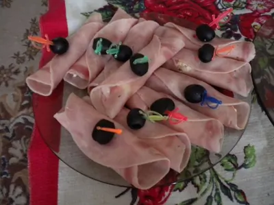 Рулетики из ветчины с сыром и яйцом