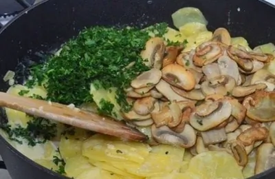 Картофель с грибами в сливках