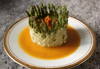 Мусс из курицы и спаржи с апельсиновым соусом