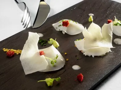 Равиоли с крабами и зеленым яблоком